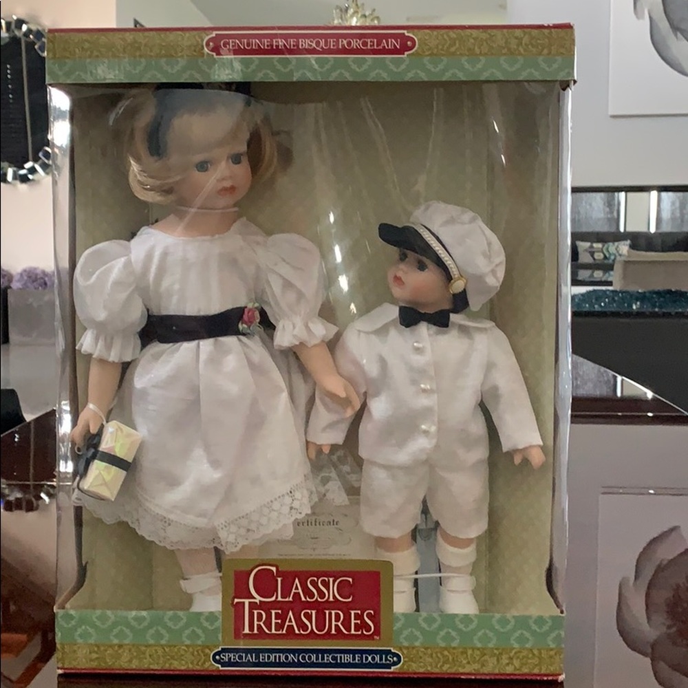 Dolls - Picture 2 of 5
